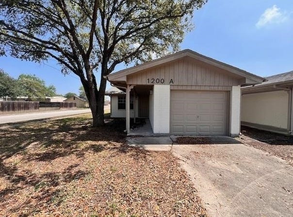 1200 Kline, Odem, TX 78370
