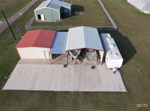 1012 W Denver Avenue, Seadrift, TX 77983