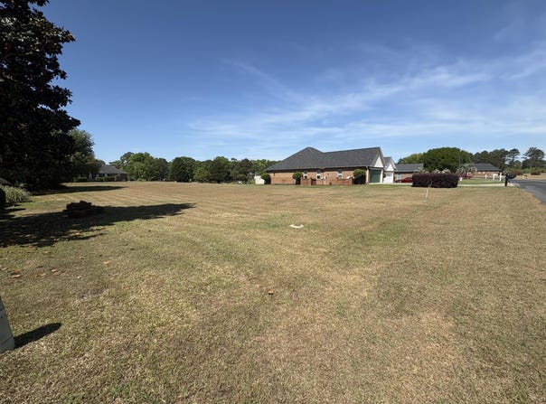 13 N Lake Circle, Manning, SC 29102