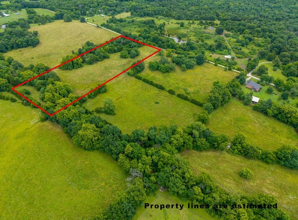 17 State Highway 32, Stockton, MO 65785