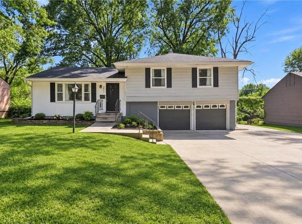 9611 E 80th Terrace, Raytown, MO 64138