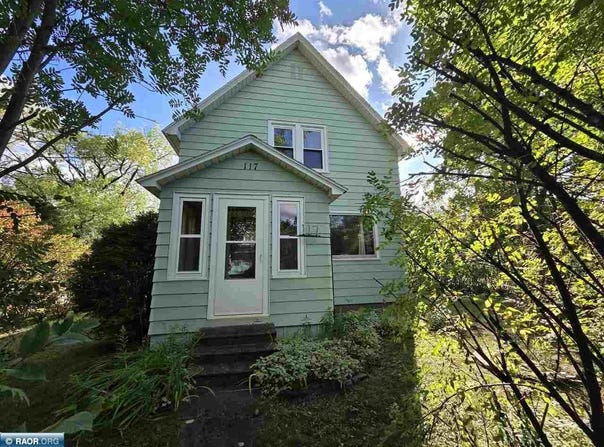 117 Virginia Ave W, Gilbert, MN 55741