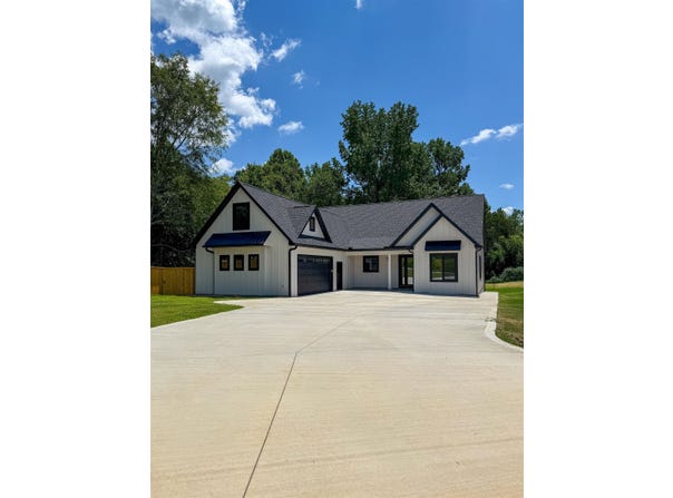 141 Babb Rd, Campobello, SC 29322