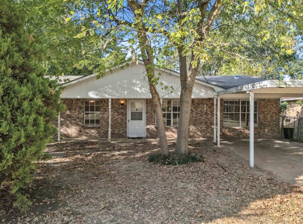 2812 Rampy St, Gladewater, TX 75647