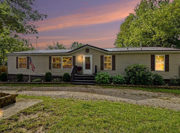 691 N Duffield Road, Sumner, MI 48889