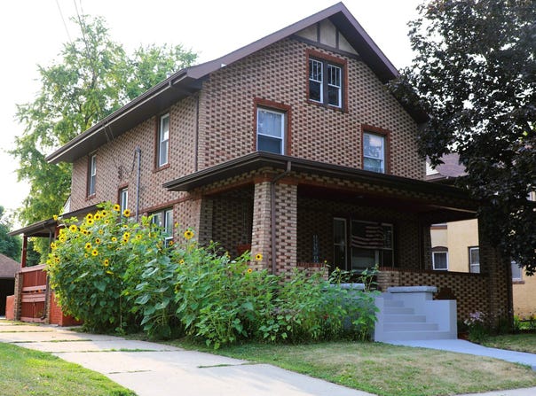 812 S Locust Avenue, Freeport, IL 61032