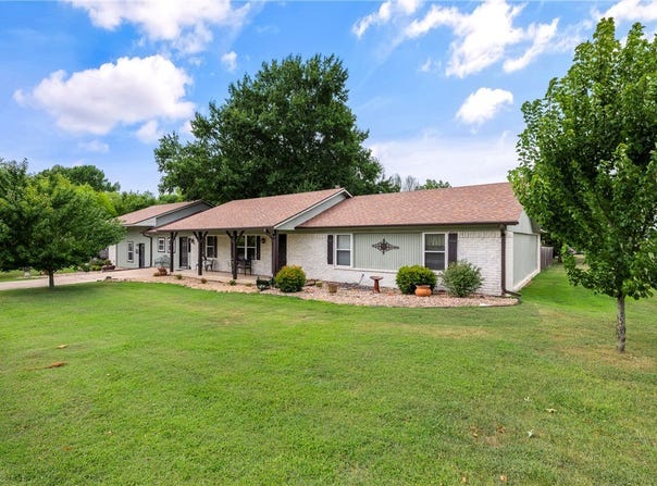 1848 Rolling Hills Drive, Fayetteville, AR 72703