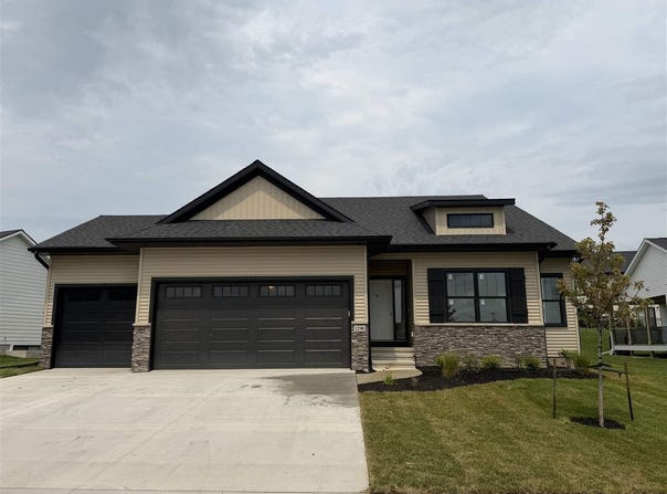 1290 Osage Ln, NorthLiberty, IA 52317