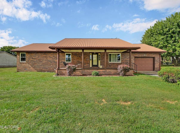 105 E Minnie Ave, Monterey, TN 38574