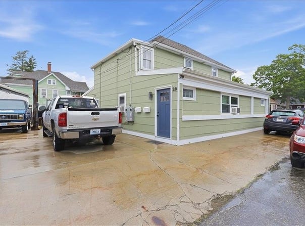 20 Oakton Street, Woonsocket, RI 02895