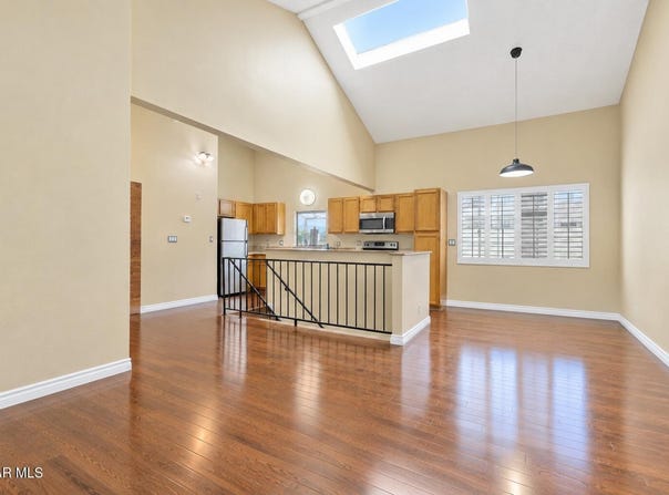 14425 Foothill, Sylmar, CA 91342