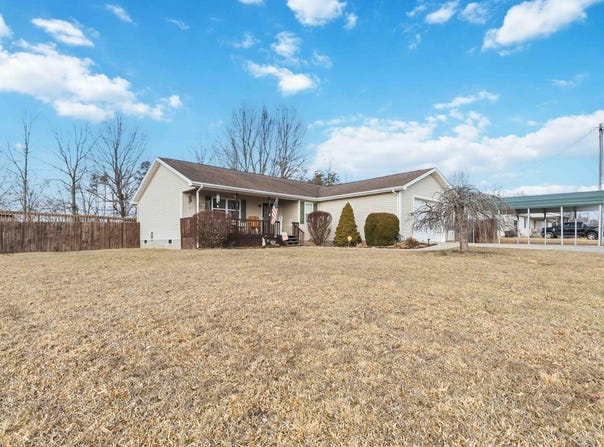 824 Walnut Road, Lily, KY 40740