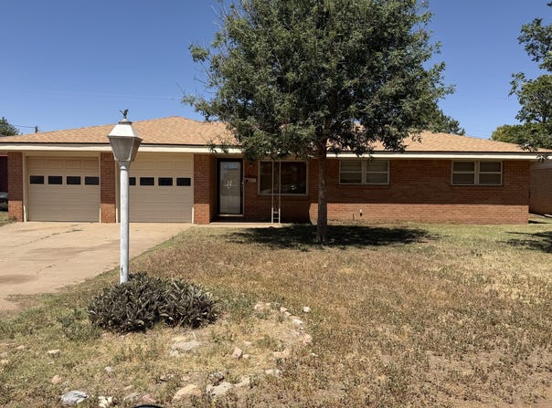 712 W Oak St, Dimmitt, TX 79027