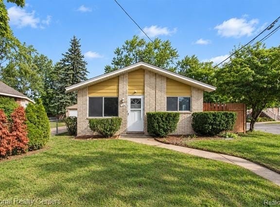 1069 Urbancrest Drive, Troy, MI 48083