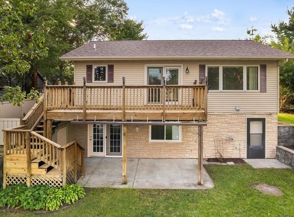 24 Deer River Road, Columbus, NE 68601