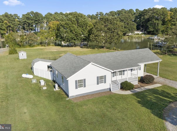 569 SAFE HARBOR LNDG, HAGUE, VA 22469