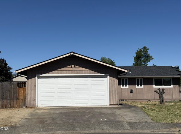 2661 Aztec Avenue, Medford, OR 97501