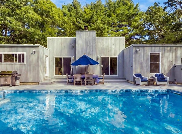 10 Glenmore Drive, Hampton Bays, NY 11946