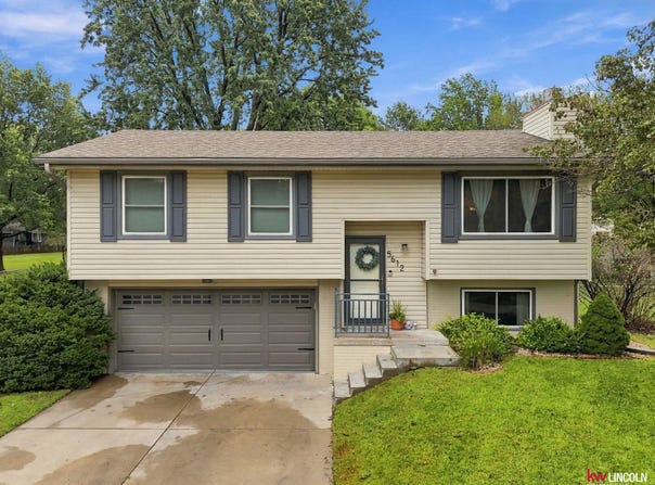 5612 Elk Circle, Lincoln, NE 68516