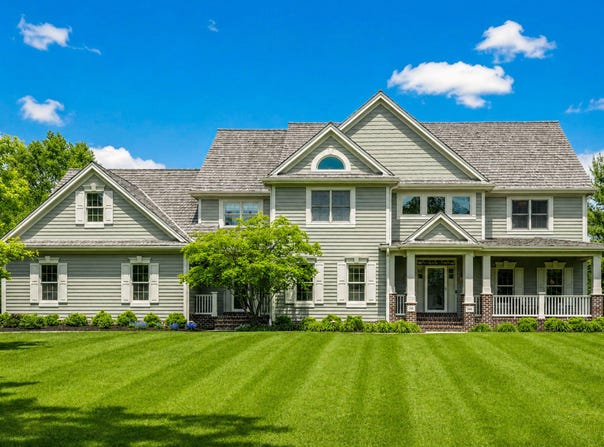 250 E Laurel Cir, Delafield, WI 53018