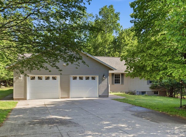 22 Stephen Lee Drive, Marquette, MI 49855