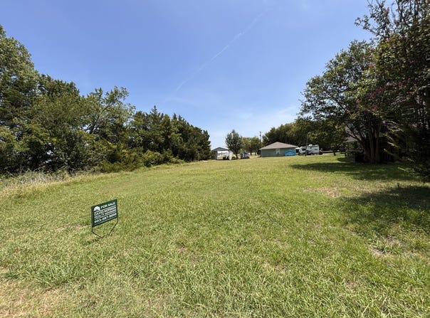 N Park, Leonard, TX 75452
