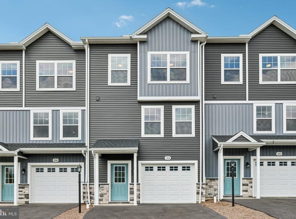 184 HIGHPOINT PARK Drive, PLEASANT GAP, PA 16823
