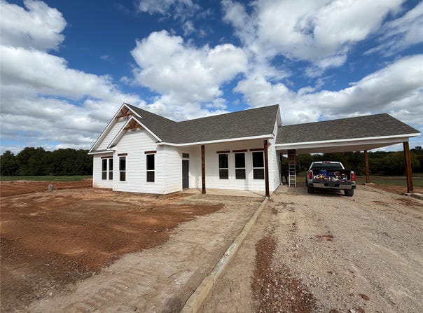 1024 RAYS Way, Weatherford, TX 76085