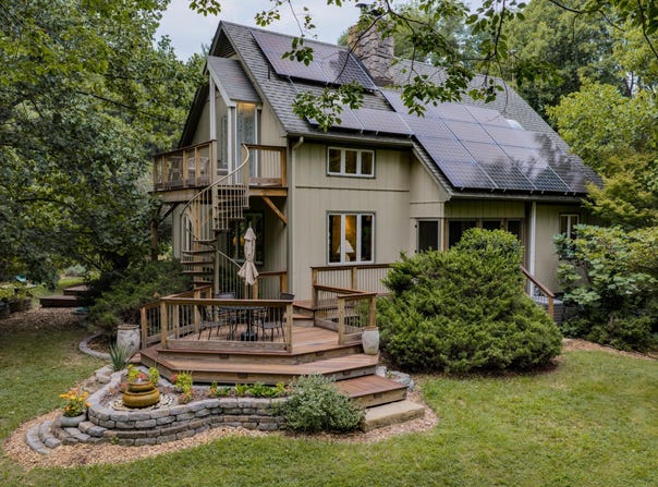 210 Walnut Hills Rd, Staunton, VA 24401