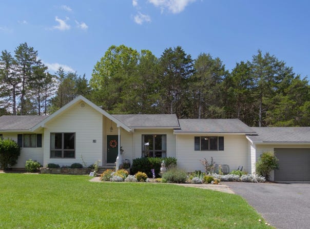 28 EDGEWOOD Dr, Lexington, VA 24450