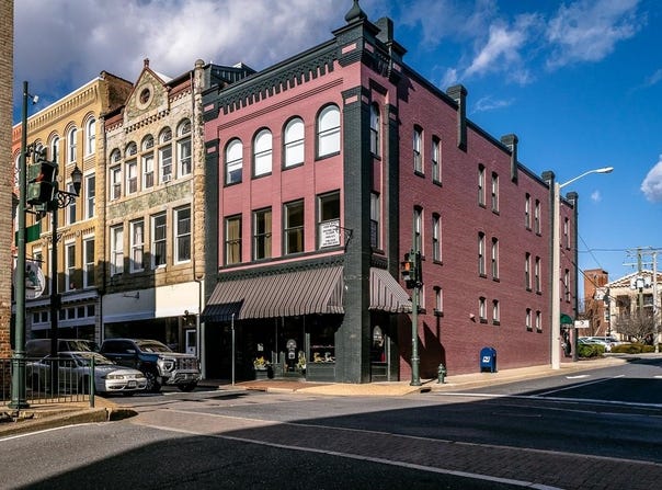 2 N CENTRAL AVE, STAUNTON, VA 24401
