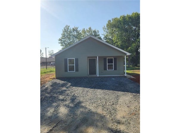 199 S 12th Avenue, Mayodan, NC 27027