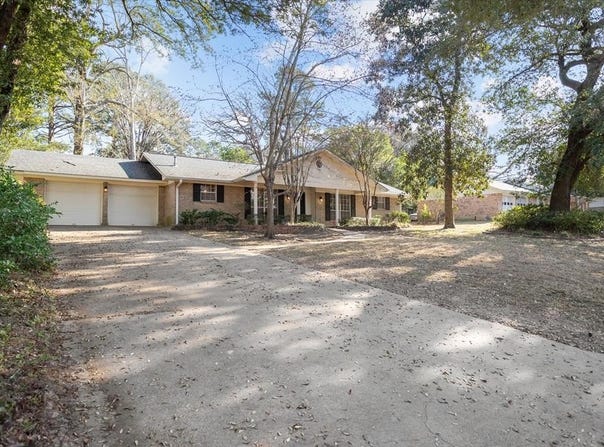 3702 Colonial Drive, Nacogdoches, TX 75965
