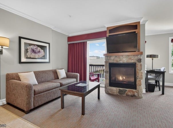 2 Chamonix Dr, Vernon Twp., NJ 07462-4600