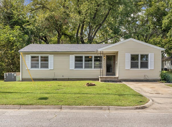 635 N Perkins Street, Nevada, MO 64772