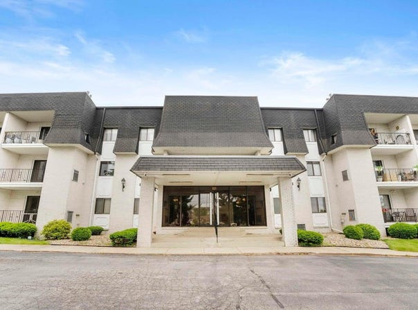 321 Deerpath Drive, Schererville, IN 46375
