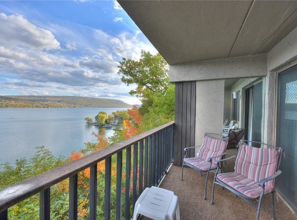 16 Cliffside Drive, Canandaigua, NY 14424