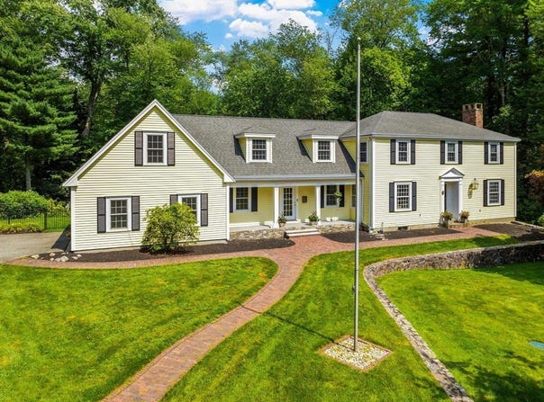 17 Townsend Road, Lynnfield, MA 01940