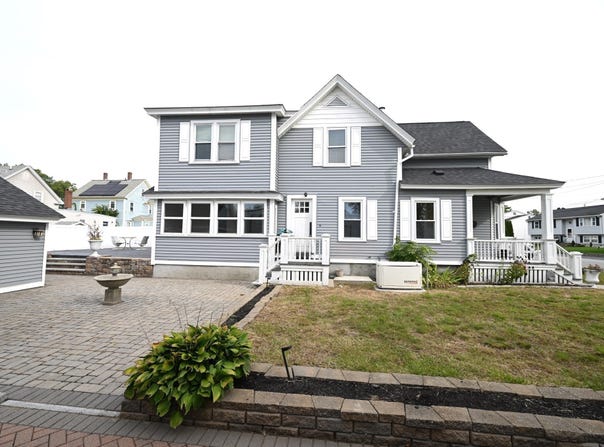 24 Brouilette St, Chelmsford, MA 01863