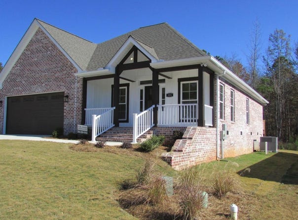 121 VILLAGE CIRCLE, ANNISTON, AL 36207