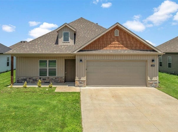 1100 Pebble Pass, Centerton, AR 72719