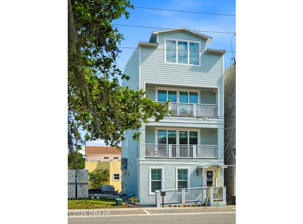 140 Julia Street, New Smyrna Beach, FL 32168
