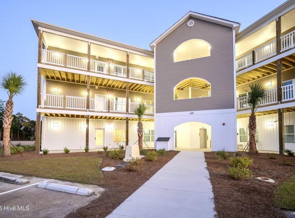400 Lighthouse Lane, Cedar Point, NC 28584