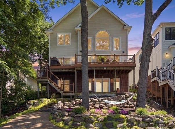 3962 Highcrest Drive, Genoa Twp, MI 48116