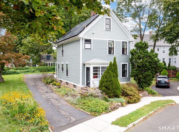 50 Glendale Street, Hamden, CT 06517