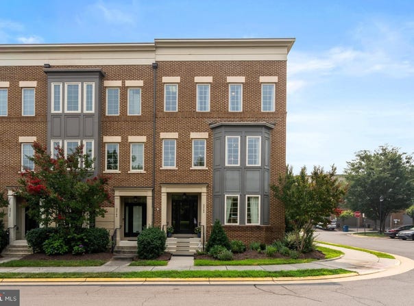 22792 SAGAMORE Square, BRAMBLETON, VA 20148