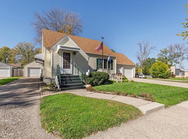 908 8th Avenue SW, Faribault, MN 55021