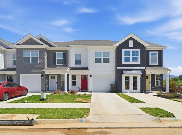 100 BERRETS LN, WAYNESBORO, VA 22980