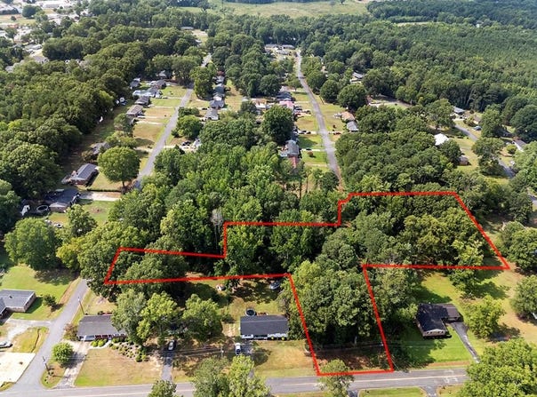 Sally Dr, Clinton, SC 29325