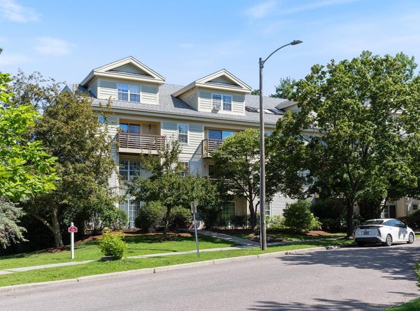 27 Hildred Drive, Burlington, VT 05401